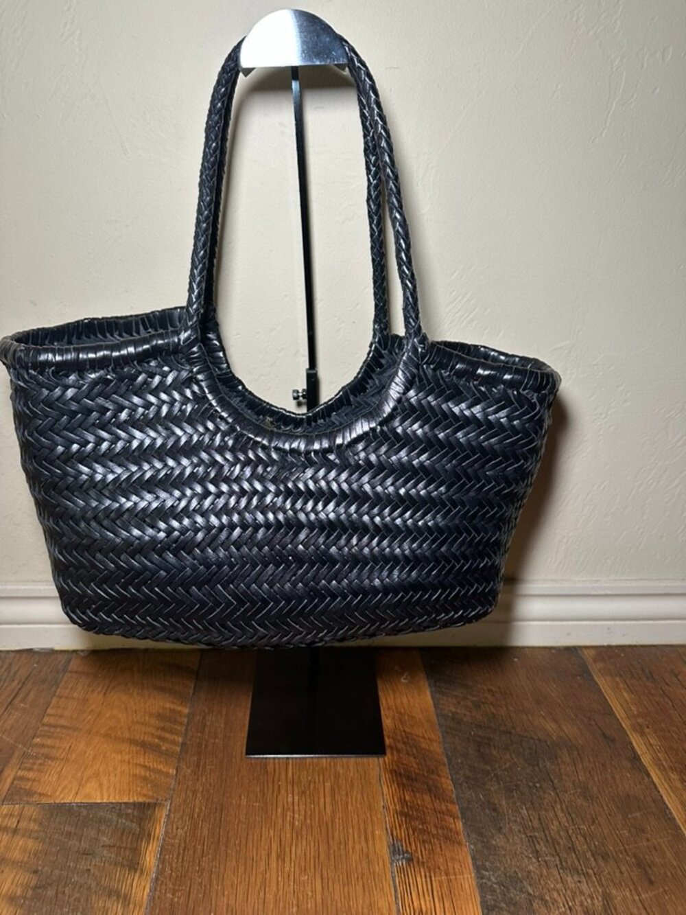 Black woven leather handbag. Genuine Leather. Tote - Picture 2 of 8